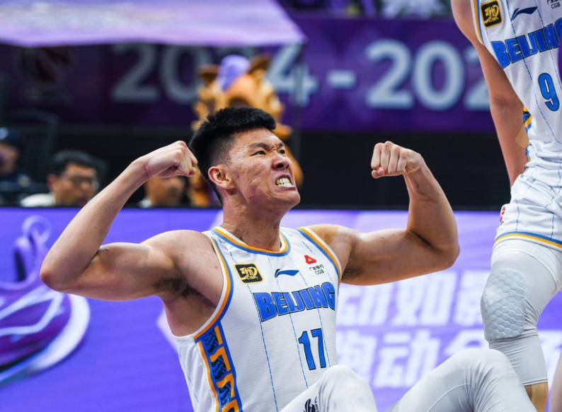 篮球男子半决赛：两队对决，谁能夺冠