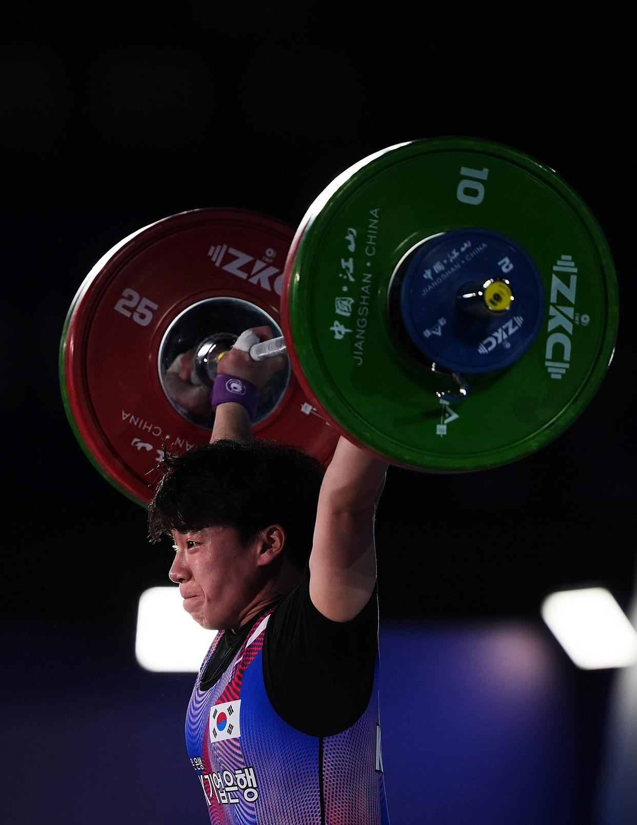 关于举重比赛结果揭晓：运动员体能突出脱颖而出的信息