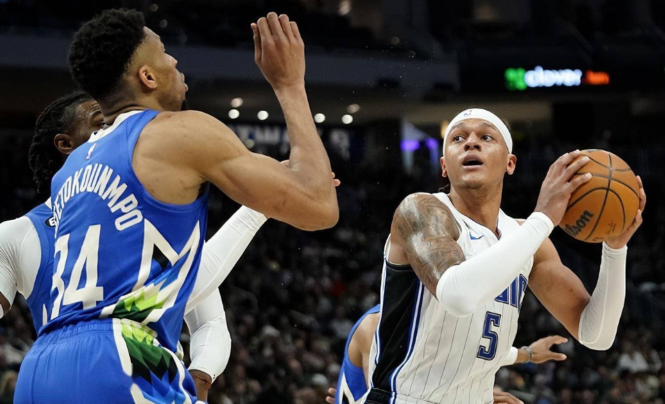 雄鹿轻取篮网，豪取胜利，稳步向前