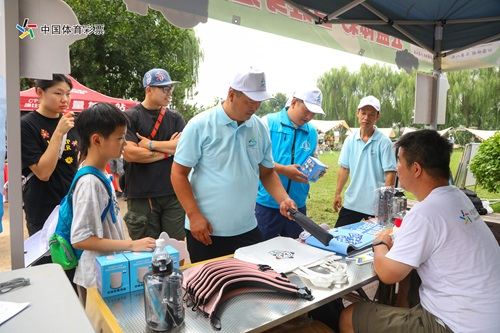 自行车比赛中赛道曲折困难重重