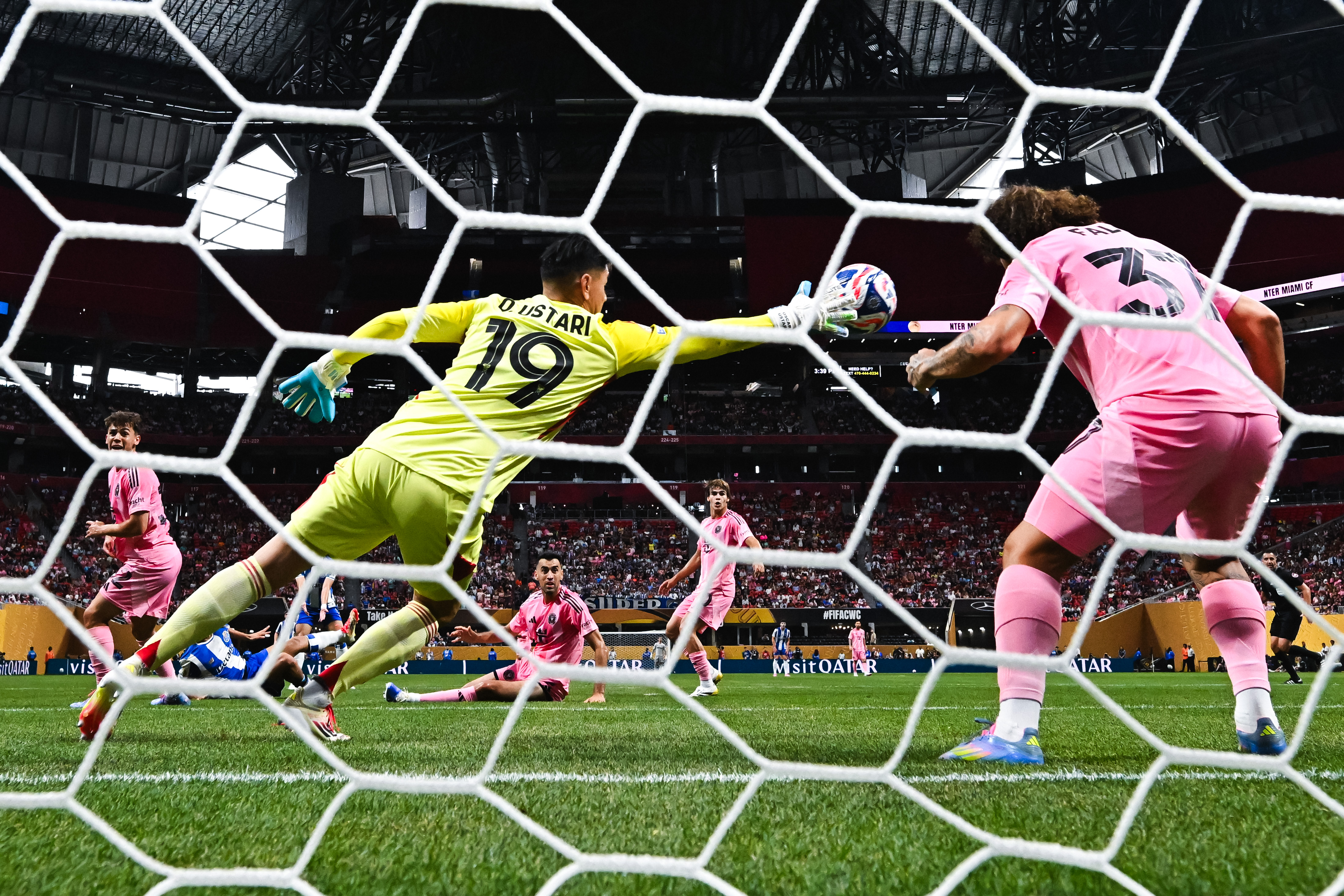 切尔西客场逼平波尔图，保持不败战绩