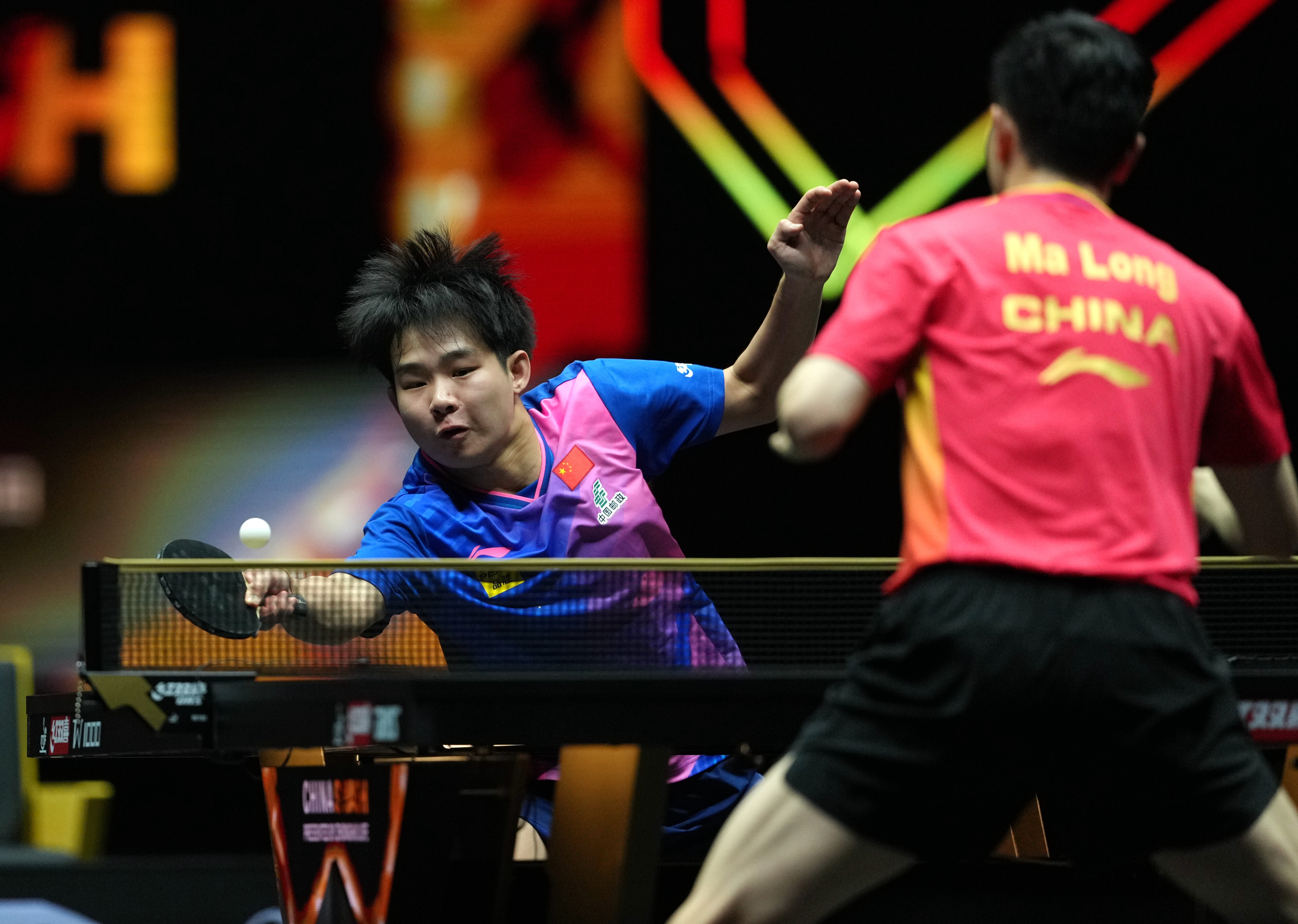 中国乒乓球队虎虎生威，晋级决赛