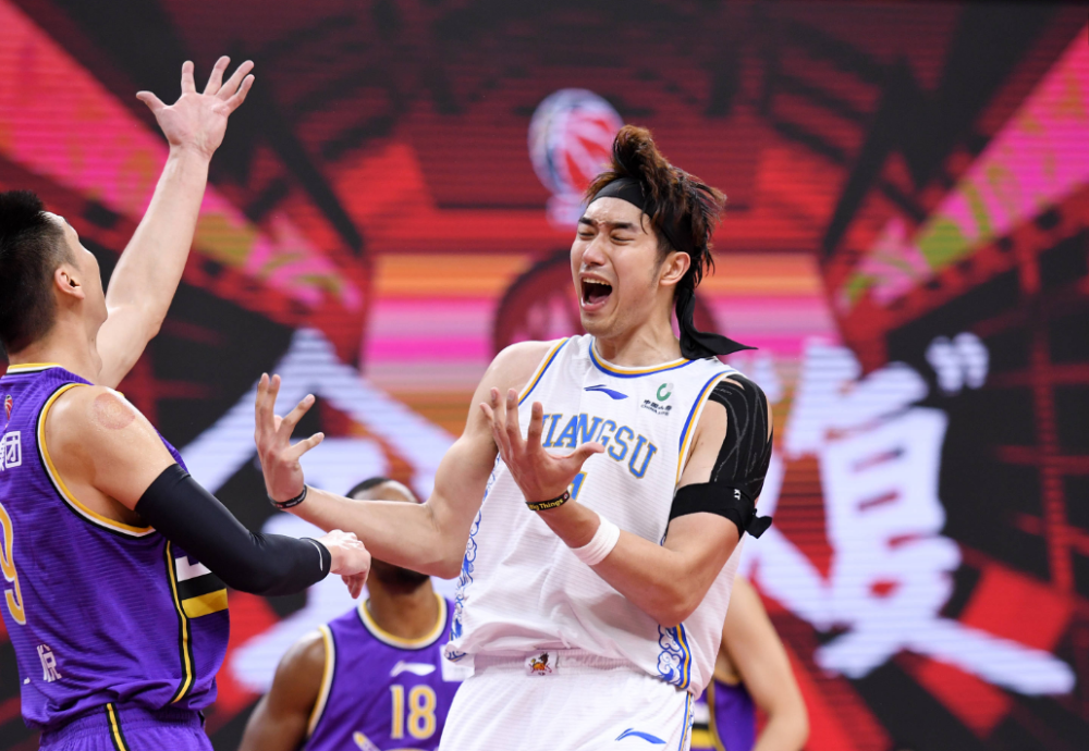 集体奋斗！球员通力合作斩获胜利