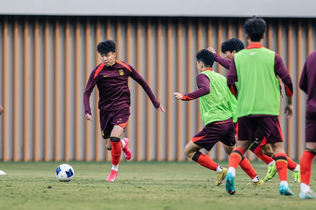 包含亚洲球队备战国际友谊赛，锻炼提高实力的词条